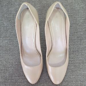 Chic Beige Women's Heels By Banana Republic Size 8.5